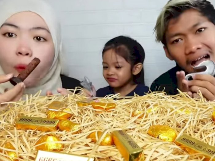 Video YouTubers Malaysia Mukbang 'Besi' Bikin Netizen Indo Ngakak: Pura-pura Gak Tau Aja