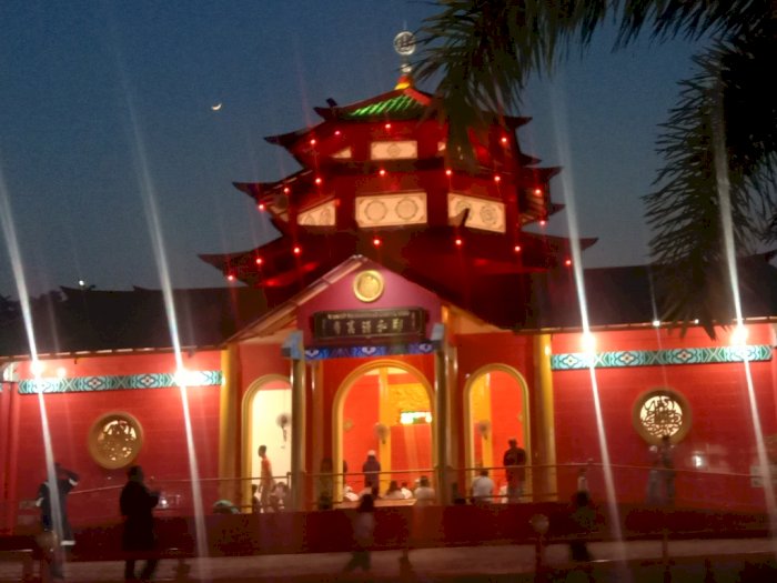 Masjid Merah Emas Berkubah Mirip Klenteng, Simbol Akulturasi Budaya China dan Islam