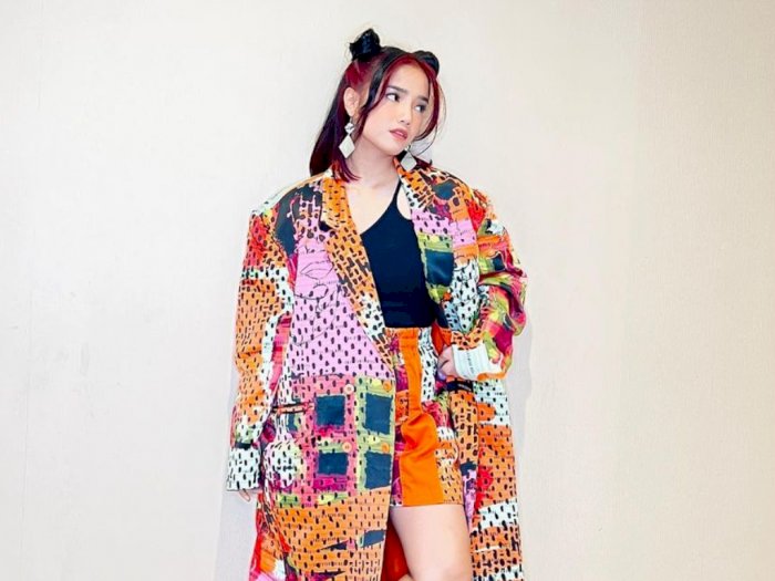 Fuji Tampil Menawan dengan Outfit Colourfull, Bikin Netizen Terpesona