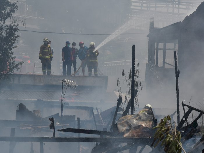 Kebakaran Melanda Pemukiman Warga Dekat RS Medika Permata Hijau, 41 Unit Damkar Dikerahkan