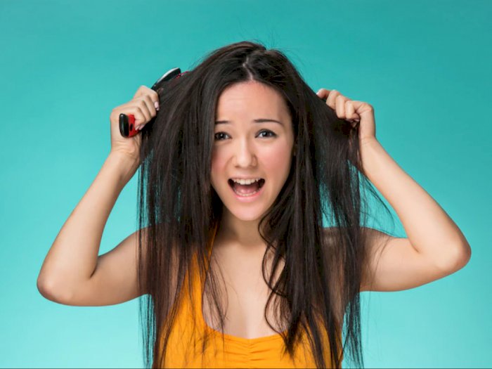 Rambut Lepek Bikin Kurang Menarik? Ini 10 Cara Mengatasinya! 