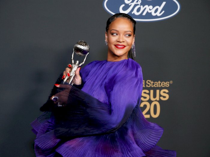 Rihanna Buat Lagu Khusus untuk Menghormati Chadwick Boseman Bertajuk 'Lift Me Up'