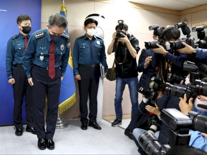 No Drama! Kepala Polisi Korsel Membungkuk di Depan Publik, Minta Maaf atas Tragedi Itaewon