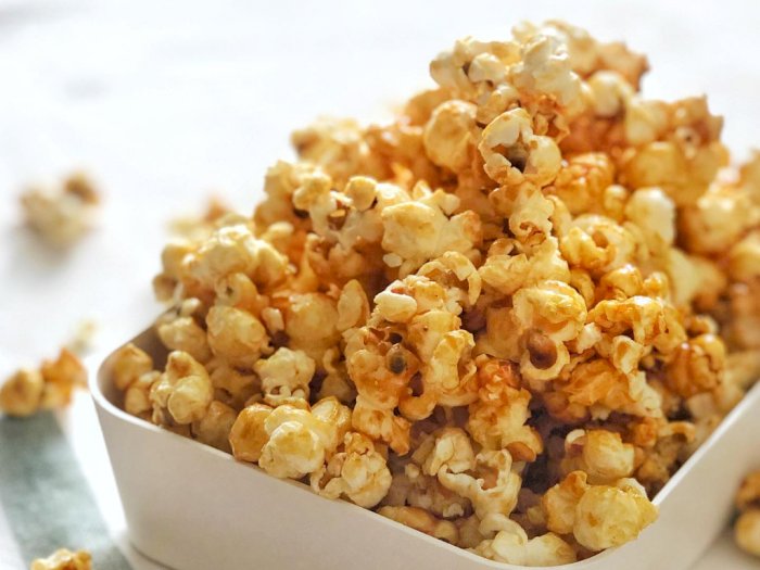 Cara Membuat Popcorn Caramel ala Bioskop XXI, Manis dan Garing!