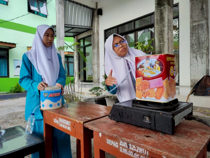 Mantap! Siswa Madrasah di Ponorogo Ciptakan BBM dari Styrofoam dan Kulit Jeruk
