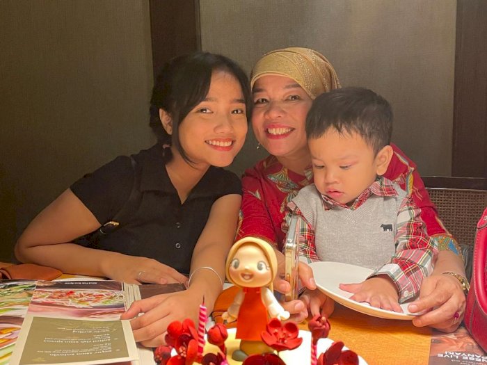 Dewi Zuhriati Tulis Pesan Haru di Ultah Pertama Fuji tanpa Bibi-Vanessa: We Love You