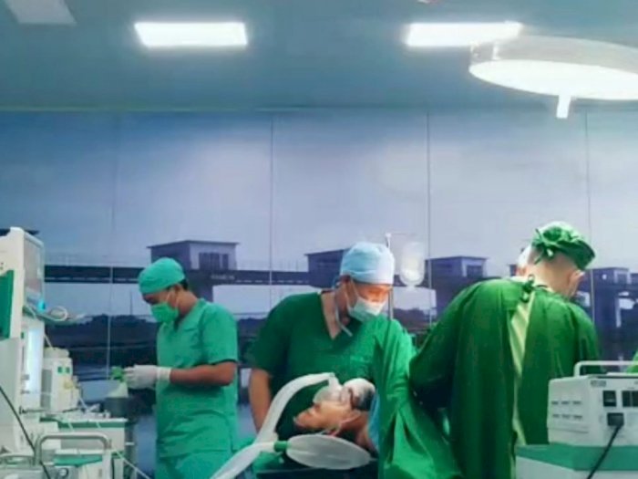 Viral Video Nakes Live TikTok saat Operasi, Berujung Minta Maaf