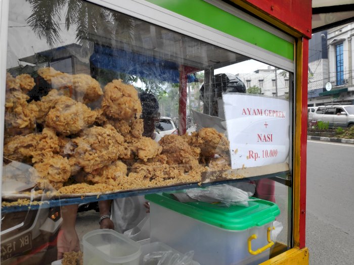 Ayam Geprek Ini Jadi Menu Sarapan Favorit Warga Medan, dalam 3 Jam Ludes 100 Porsi!