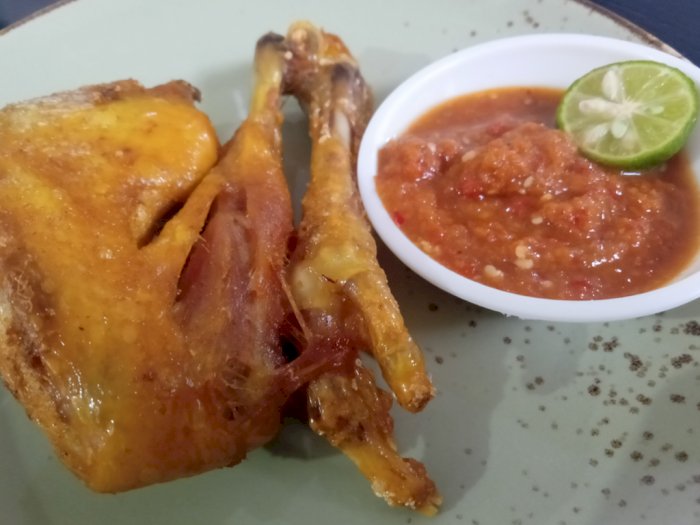 Cari yang Pedas-pedas di Semarang? Kuliner Ayam Tempong yang Satu Ini Pedasnya Nampolll!