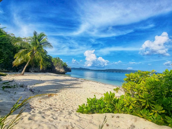 Indahnya Bahuluang, Pulau Cantik dengan Pasir Putih Lembut yang Tersembunyi  di Selayar