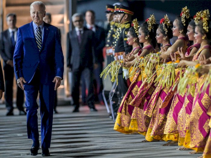 Presiden AS Joe Biden Tiba di Bali untuk Hadiri KTT G20, Disambut Puluhan Penari Bali