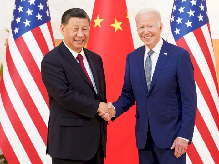 Sambil Tersenyum dan Berjabat Tangan, Joe Biden Bertemu Xi Jinping di Bali
