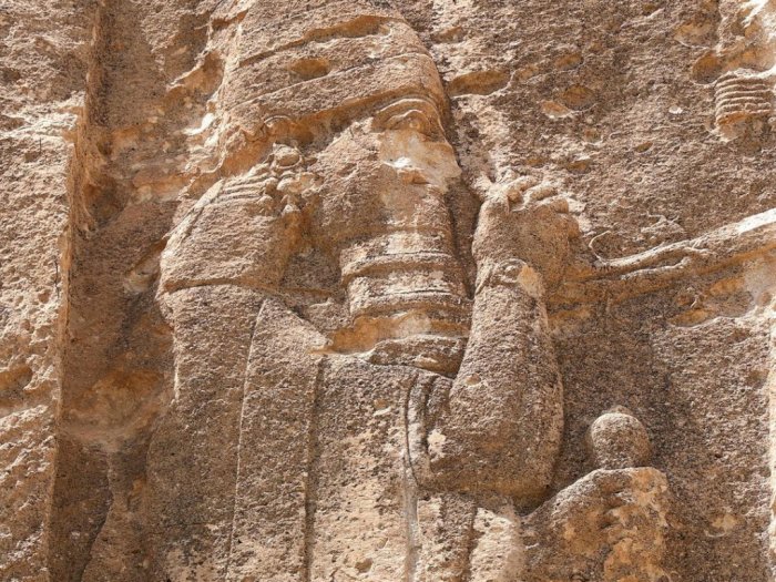 Penampakan Mengagumkan Karya Seni Kuno Bersejarah di Lokasi Bekas Penyerangan ISIS