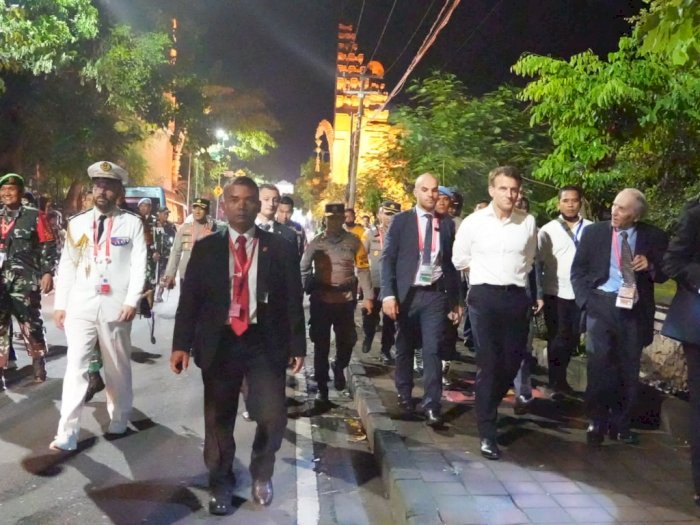 Momen Kapolda Bali Kawal Presiden Prancis yang Berjalan Kaki 2 Km usai Gala Dinner G20