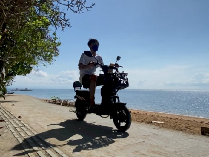 Anti Capek, Cukup Satu Syarat Ini Kamu Bisa Keliling Pantai Sanur dengan Sepeda Listrik