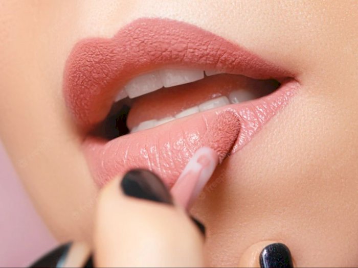 7 Warna Lipstik yang Disukai Pria, Dipakai Kencan Langsung Kepincut