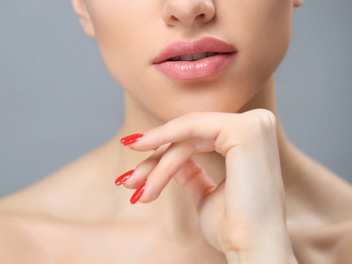 6 Cara Mencerahkan Bibir Paling Efektif, Lakukan Ini Rutin! 