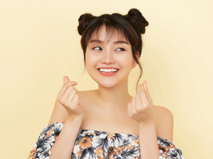 Tips Makeup Glass Skin ala Idol Korea yang Perlu Kamu Coba!