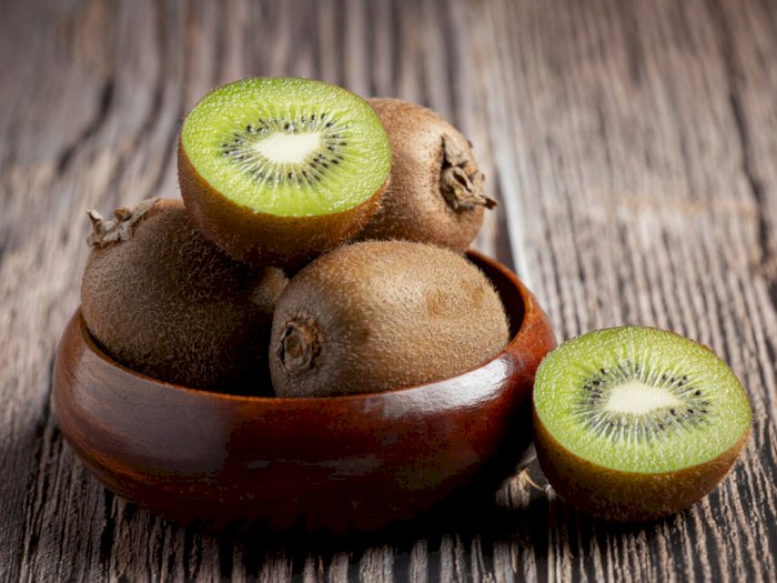 Miliki Kandungan Vitamin C, Kiwi Punya Segudang Manfaat untuk Atasi Masalah Kulit Kalian!