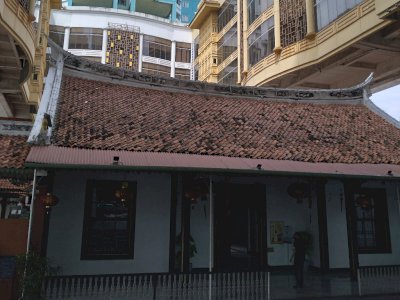 Heboh! Ada Rumah Tua Tionghoa Masih Berdiri di Tengah Gedung Pencakar Langit Jakarta