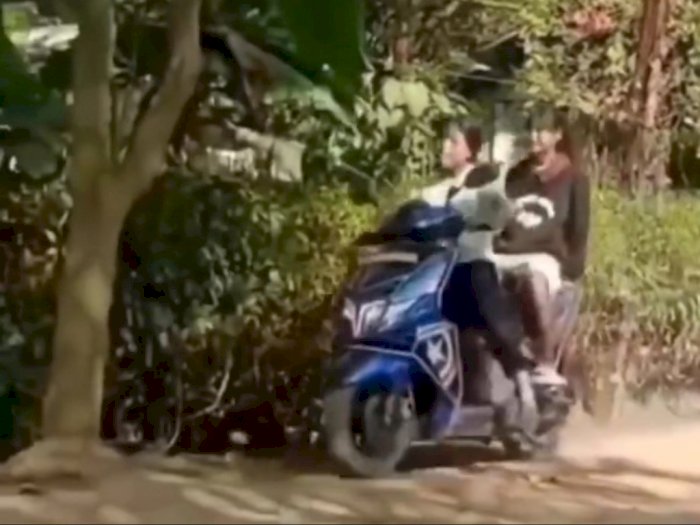 Video Cewek Naik Motor di Jalan Bergelombang, Endingnya Bikin Ngakak Sekaligus Kasihan