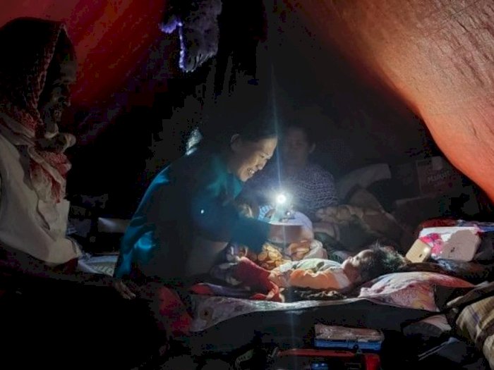 Gempa Cianjur: Cerita Pengungsi Habiskan Malam dalam Gelap 