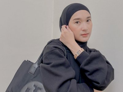 5 OOTD Sweater Oversized Hijab Cantik dan Kece ala Denisa Rani