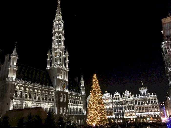 Meriahnya Christmas Market Brussel, Acara Tahunan yang Dipenuhi Hiasan Lampu Megah 
