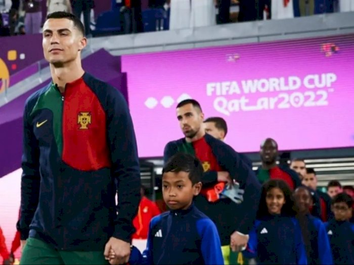 Viral! Sosok Anak Indonesia Digandeng Cristiano Ronaldo Pada Laga Portugal vs Ghana