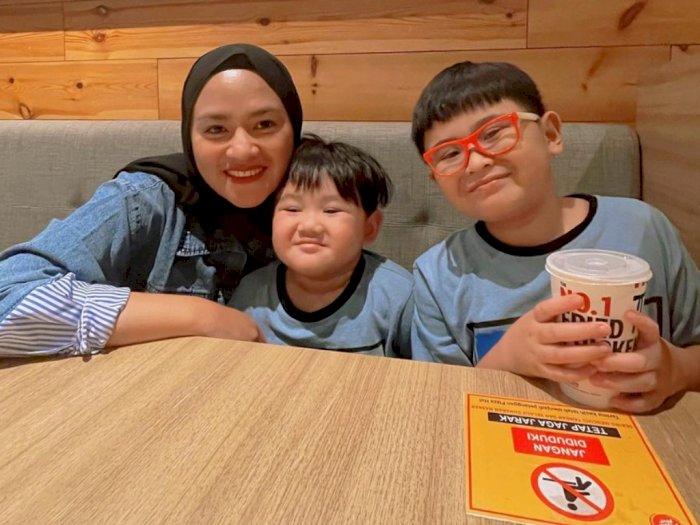 Minta Maaf, Ibu Bhayangkari Penghina Anak Yunita Lestari Disorot: Dipelototin Suami Nih