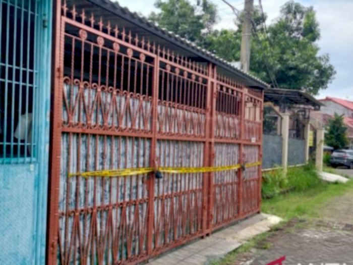 Polisi Masih Teliti Temuan Mantra di Rumah Satu Keluarga yang Tewas di Jakarta Barat