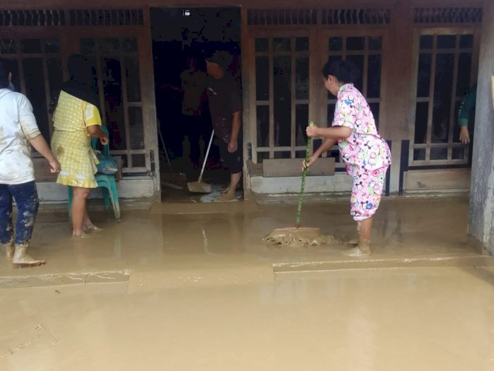 Terparah Sepanjang Sejarah, Banjir di Tambakromo Luluh Lantahkan Rumah Warga Pati!