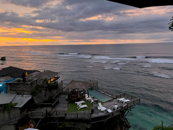 Indahnya Sunset di Tebing Pantai Suluban, Surga Dunia Incaran Turis Tersembunyi di Bali
