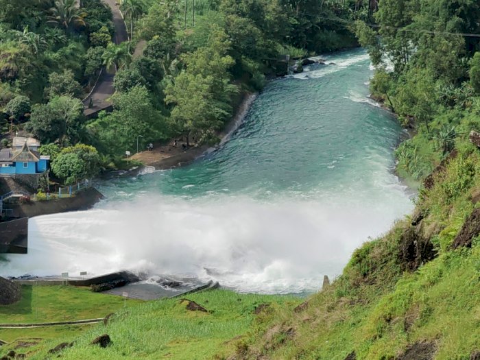 Viral! Penampakan 'Sungai Aare Swiss' di Kebumen, Semburan Airnya Deras Banget