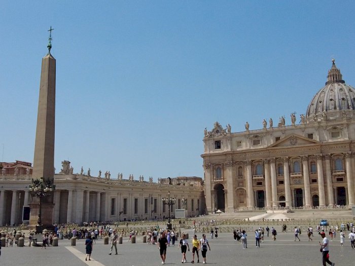 Vatikan, Negara Terkecil di Dunia Bisa Dijelajah Kurang dari 1 Jam! 