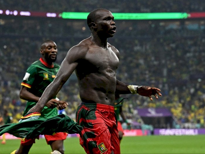 Pemain Kamerun Ini Senyum Dapat Kartu Merah, yang Penting Menang atas Brasil!