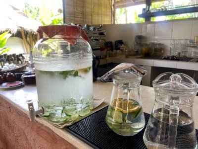 Gokil! Hotel di Bali Manfaatkan Air Hujan Jadi Infused Water, Gimana Rasanya? 