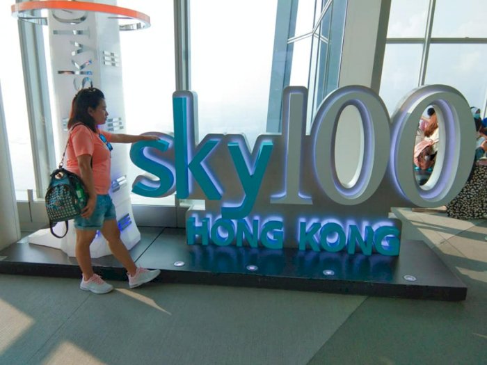 Pengalaman Naik Lift Tercepat di Hong Kong, ke Lantai 100 Cuma 1 Menit Saja! 