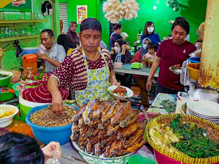 Sego Sambel Mbak Ju, Kuliner Viral di Surabaya Lokasinya Nyempil di Dalam Pasar