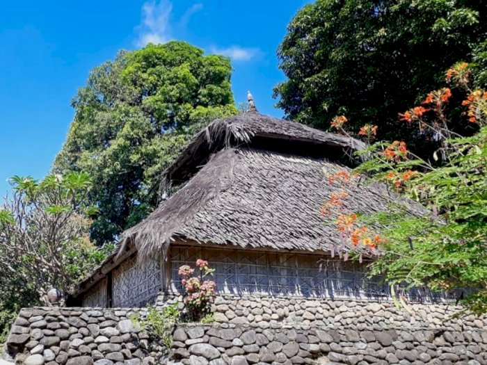 Dikelilingi Kuburan, Ini Aturan Masuk ke Masjid Kuno Bayan: Masjid Pertama di Lombok