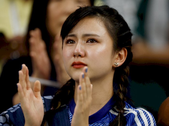 Gak Kuat! Suporter 'Kawaii' Jepang Mewek Usai Samurai Biru Kandas di Piala Dunia 2022