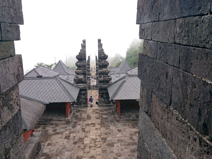 Melihat Candi Cetho, Tertinggi Ketiga di Indonesia Mengalahkan Borobudur!
