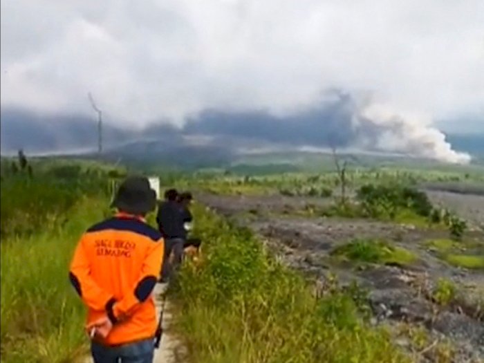 Pemerintah Inggris Minta Warganya Enggak Liburan ke Indonesia karena Letusan Gunung Semeru