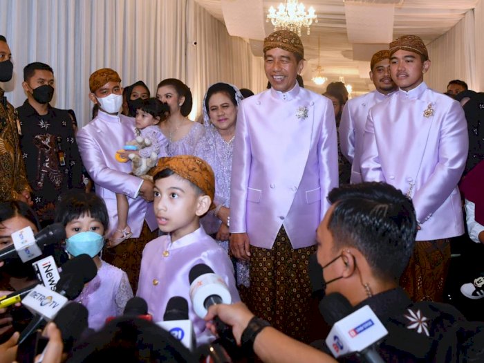 Aksi Lucu Jan Ethes Jadi Jubir Keluarga Presiden Jokowi di Acara Midodareni Erina Gudono