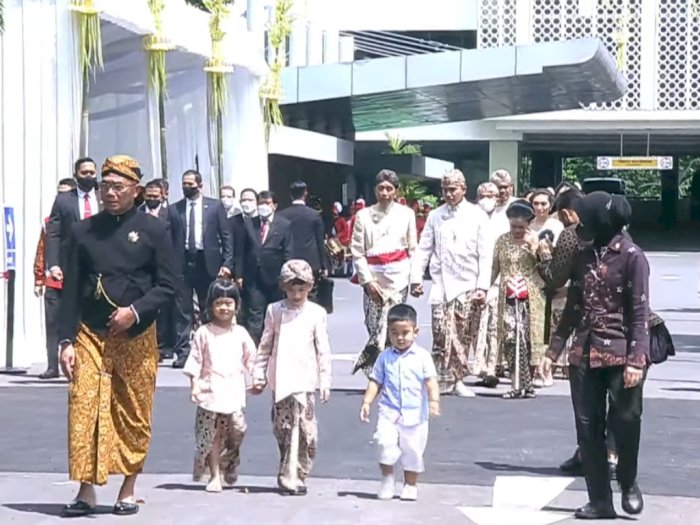 Jan Ethes Jadi Pemandu Jalan Keluarga Jokowi di Nikahan Kaesang, Sweet Gandeng Sedah Mirah