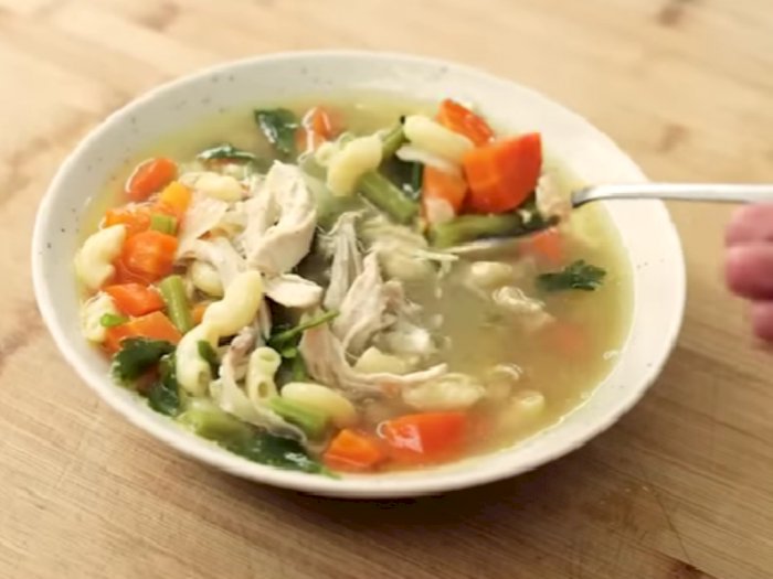 Resep Sup Ayam Makaroni ala Chef Devina Hermawan: Gurih dan Nikmat, Cocok Buat Makan Malam