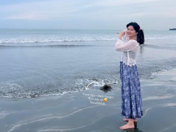 Kaesang dan Erina Menikah, Felicia Tissue Pamer Pose Cantik Pakai Dress di Pinggir Pantai
