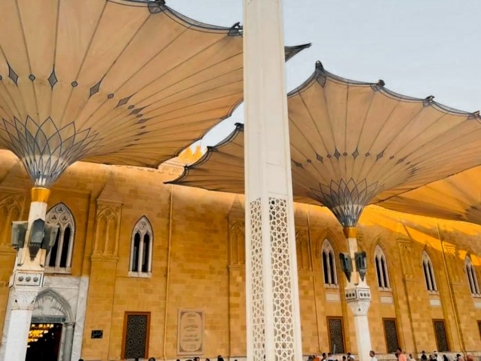 4 Fakta Masjid Al-Husain Mesir, Punya Payung Seperti Masjid Nabawi, Ada Makam di Dalamnya!