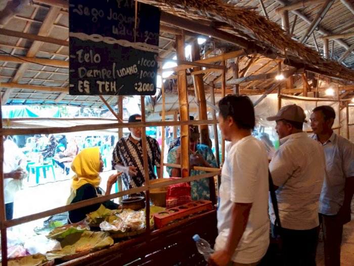 Pasar Ini Larang Pengunjung Beli Makanan Pakai Uang Tunai, Lalu Pakai Apa Dong?