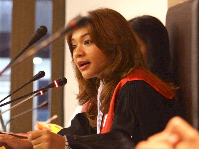 Kuliah Hukum, Intip Potret Amel Carla Pakai Baju Hakim yang Disebut Mirip Najwa Shihab